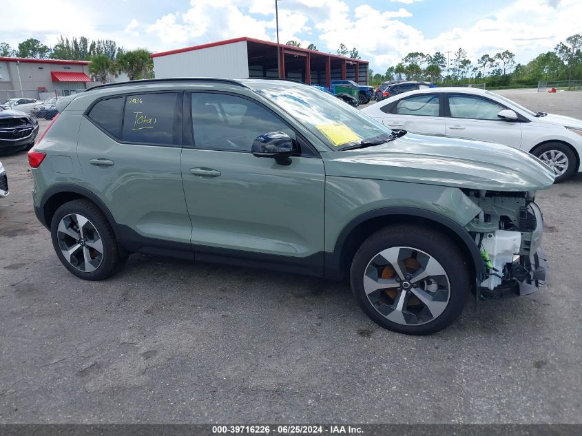 2024 Volvo Xc40 B5 Plus Dark Theme VIN: YV4L12ULXR2240827 Lot: 39716226