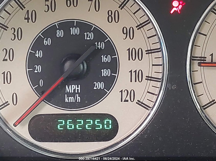 2001 Chrysler Town & Country Limited VIN: 2C8GT64L91R122519 Lot: 39716421