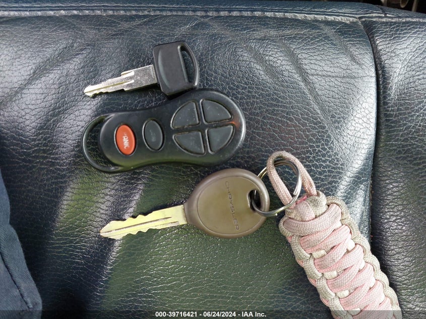 2001 Chrysler Town & Country Limited VIN: 2C8GT64L91R122519 Lot: 39716421