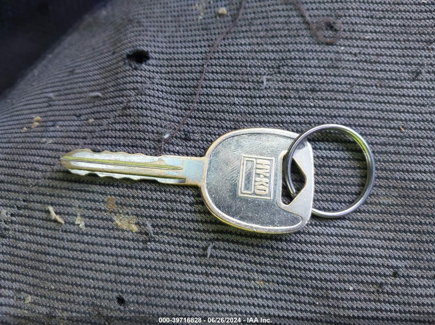 2000 Chevrolet Silverado C1500 VIN: 1GCEC14W9YZ344905 Lot: 39716828