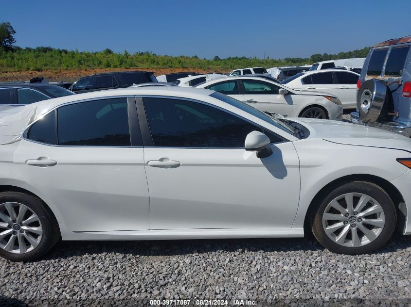 4T1B11HK0JU596864 2018 Toyota Camry Le