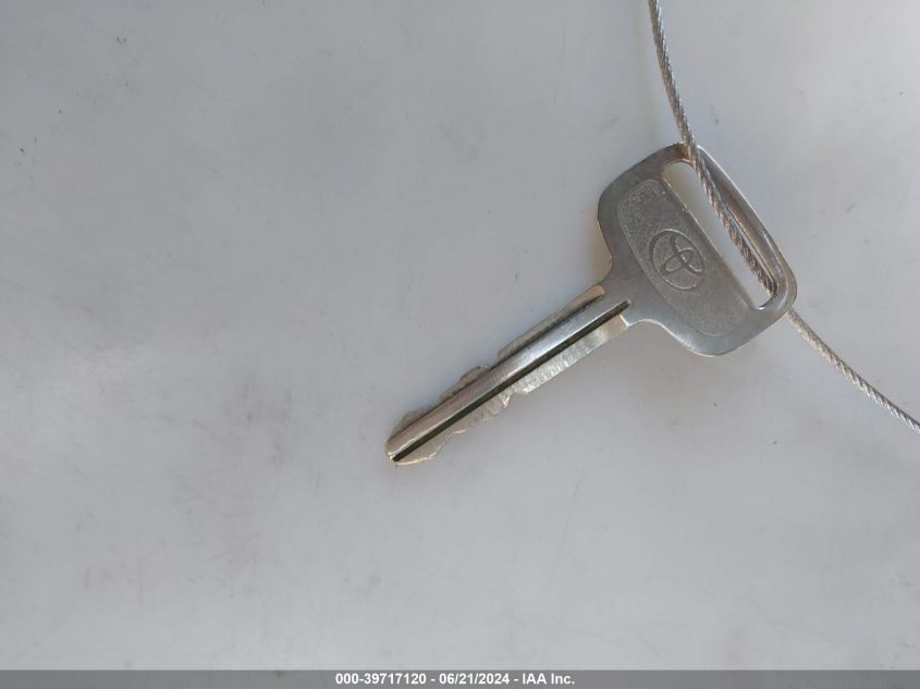 1999 Toyota Camry Le VIN: JT2BG22K8X0273978 Lot: 39717120