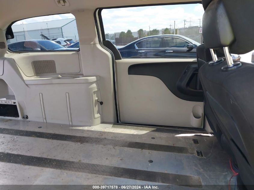 2C4RDGAG1CR374725 2012 Ram Cargo C/V