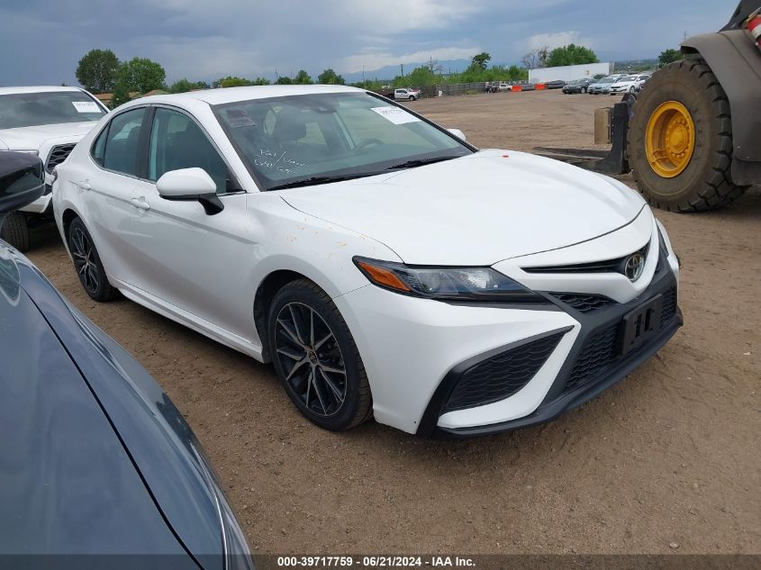 4T1G11AK6MU585453 2021 TOYOTA CAMRY - Image 1