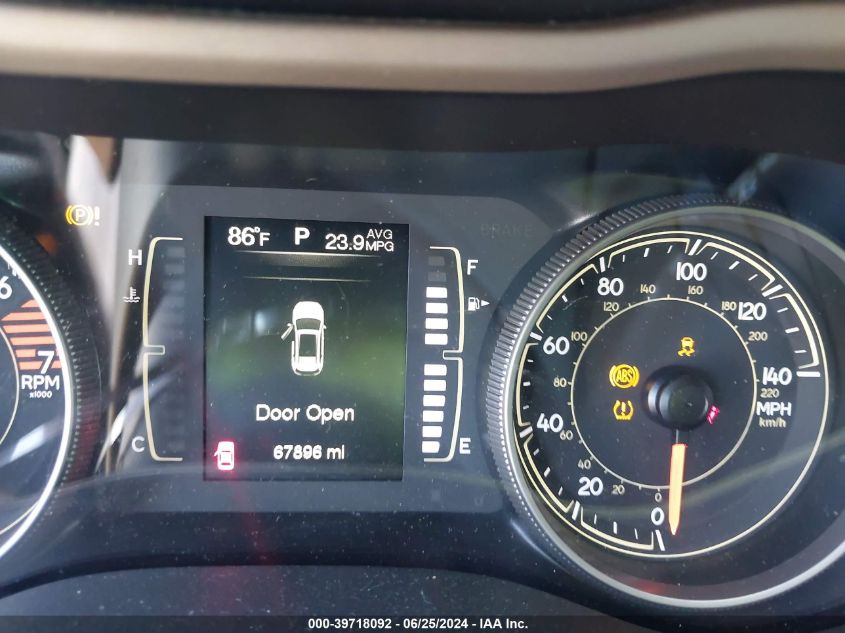 2018 Jeep Cherokee Latitude VIN: 1C4PJLCBXJD518119 Lot: 39718092