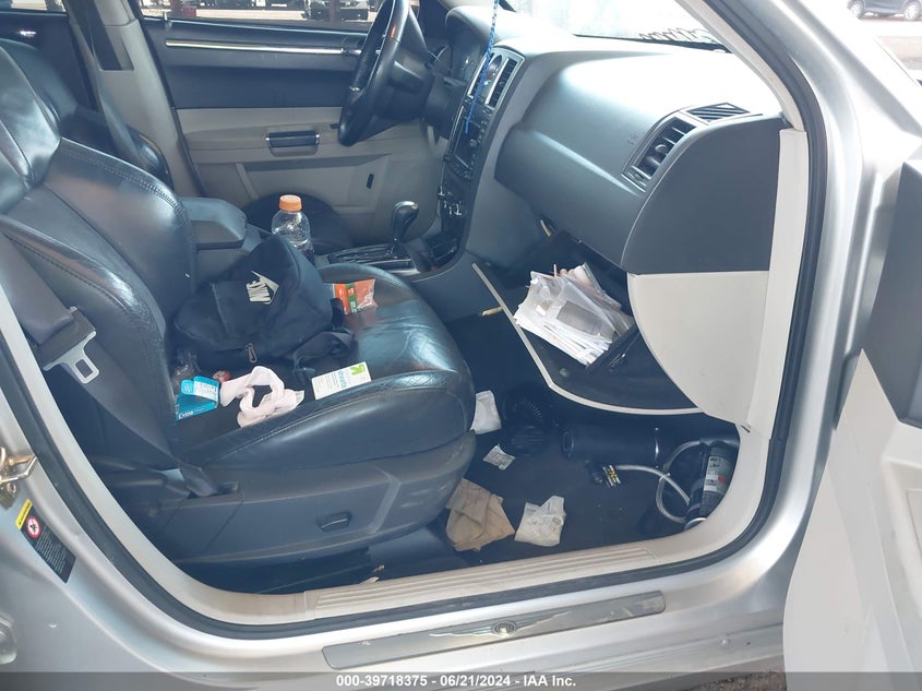 2005 Chrysler 300C Srt8 VIN: 2C3AA73W45H627513 Lot: 39718375