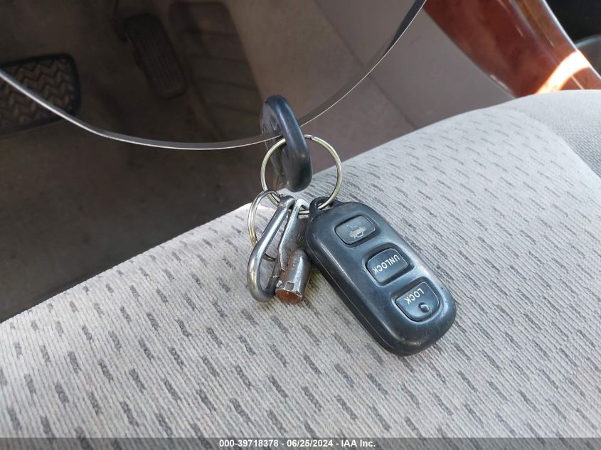 2004 Toyota Camry Xle VIN: 4T1BE30K14U284584 Lot: 39718378