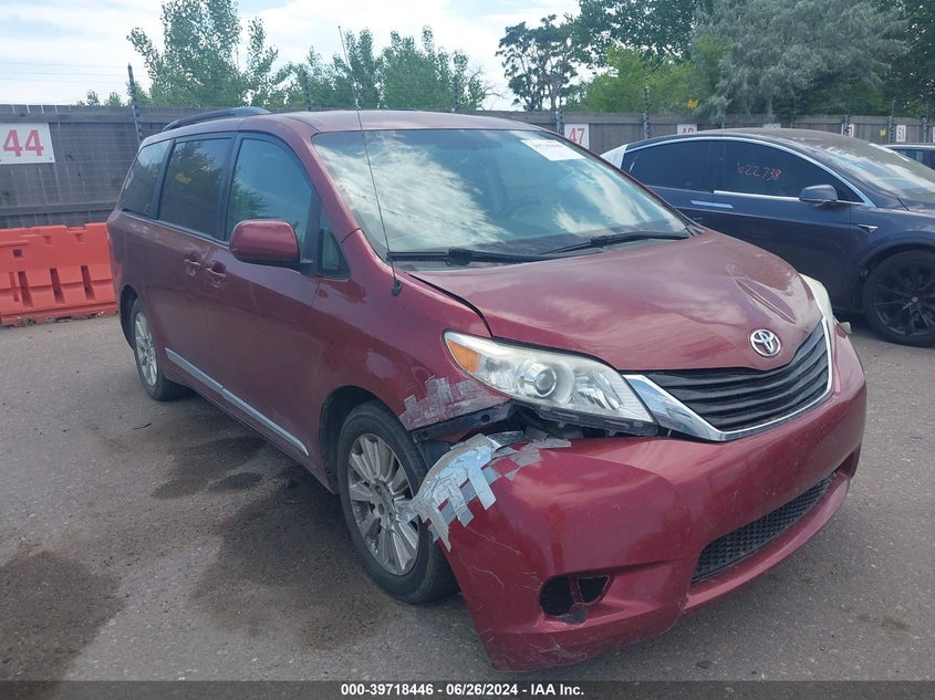 2012 TOYOTA SIENNA