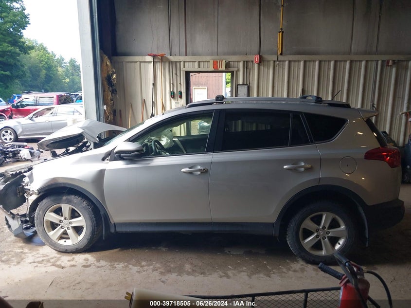 2014 TOYOTA RAV4 XLE - JTMRFREVXED064674