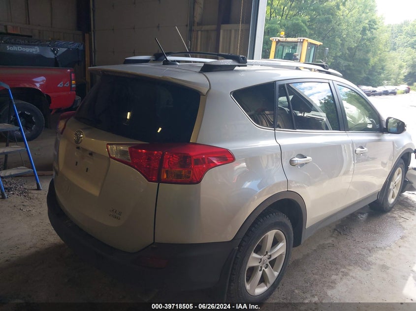 2014 TOYOTA RAV4 XLE - JTMRFREVXED064674