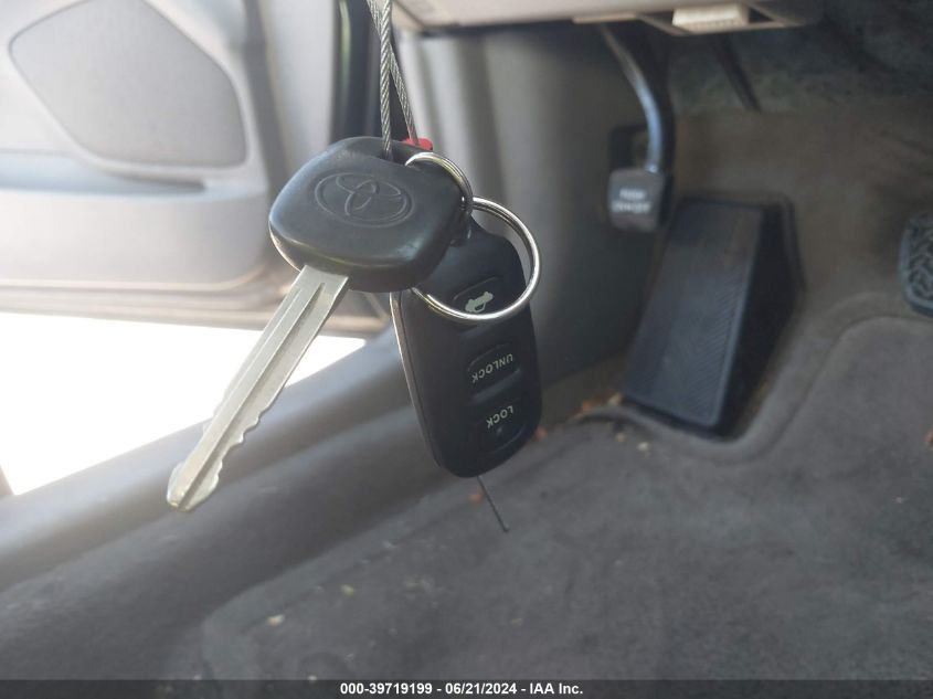 2003 Toyota Camry Xle VIN: 4T1BE30KX3U739852 Lot: 39719199