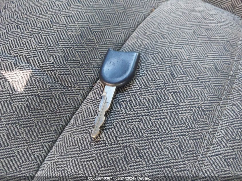 2004 Ford Explorer Xls VIN: 1FMZU62KX4UA24281 Lot: 39719367