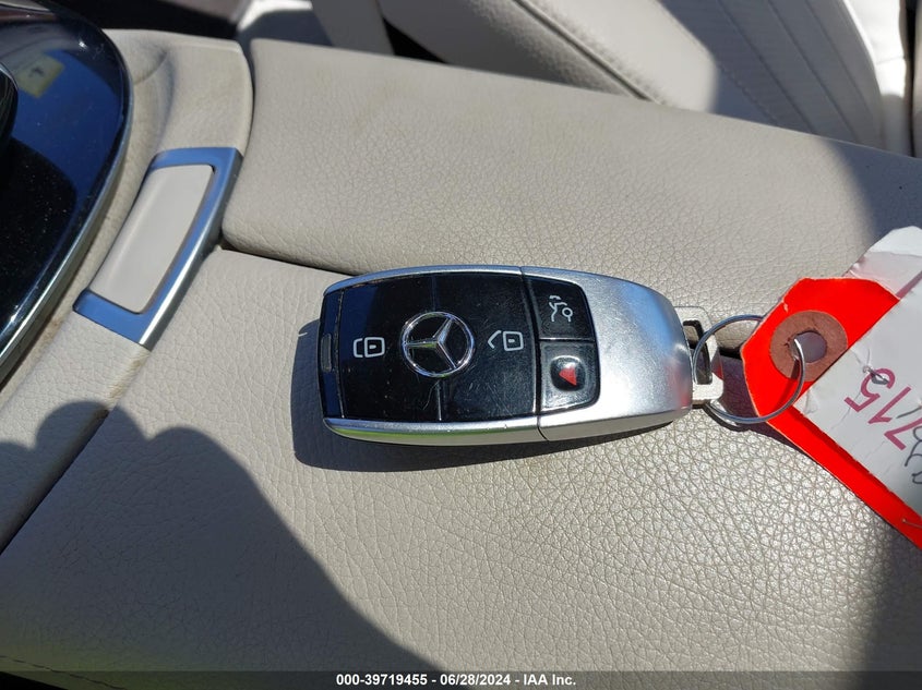 2017 Mercedes-Benz E 300 4Matic VIN: WDDZF4KBXHA068197 Lot: 39719455