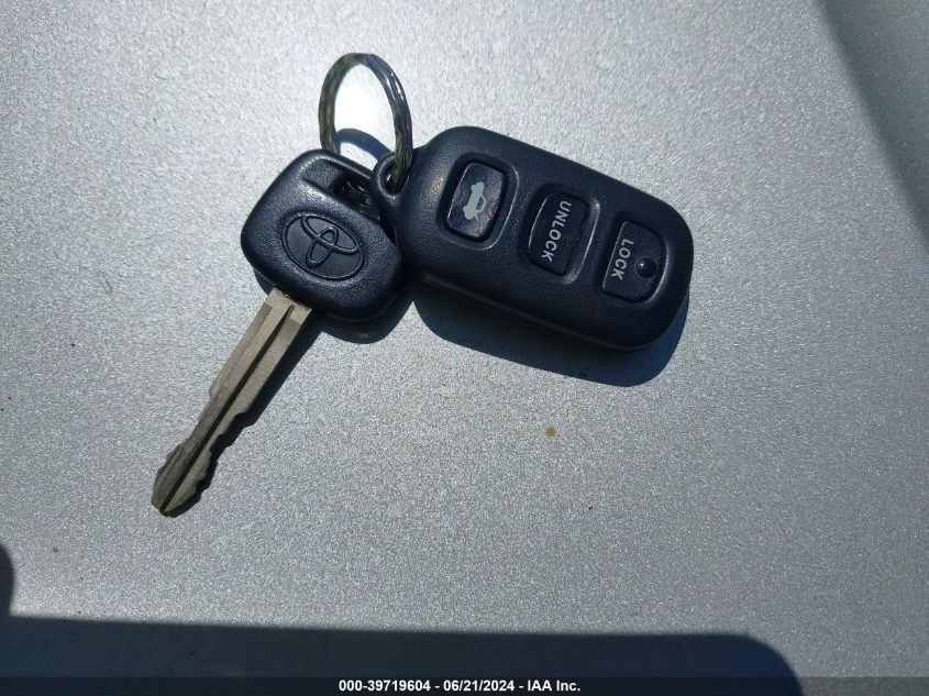 2003 Toyota Camry Le VIN: JTDBE32K330143667 Lot: 39719604