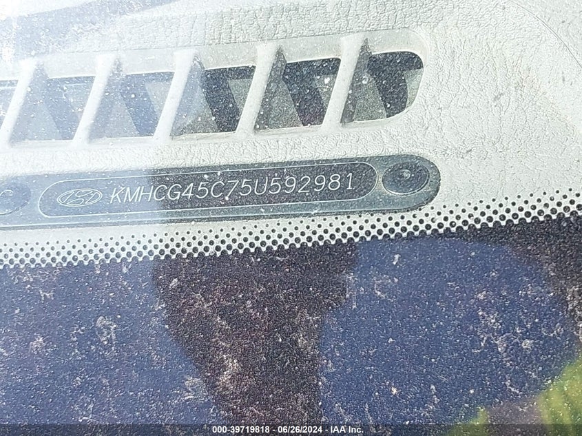 2005 Hyundai Accent Gls VIN: KMHCG45C75U592981 Lot: 39719818