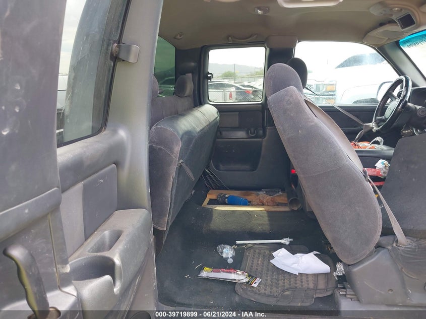 2001 Chevrolet Silverado 1500 Ls VIN: 2GCEC19T811398175 Lot: 39719899