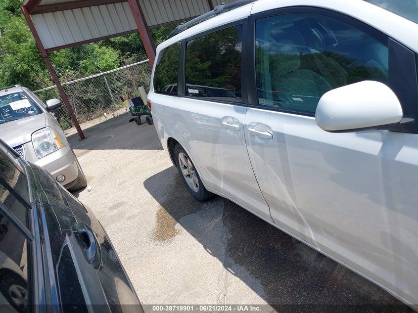 2016 Toyota Sienna Le 8 Passenger VIN: 5TDKK3DC5GS695463 Lot: 39719901