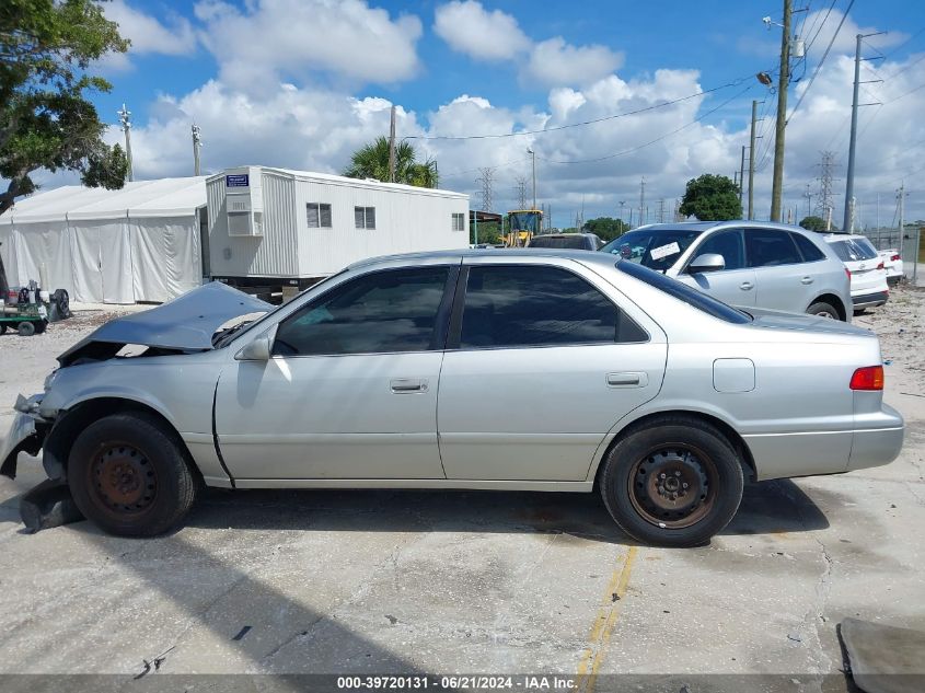 2000 Toyota Camry Le VIN: 4T1BG22K1YU008588 Lot: 39720131