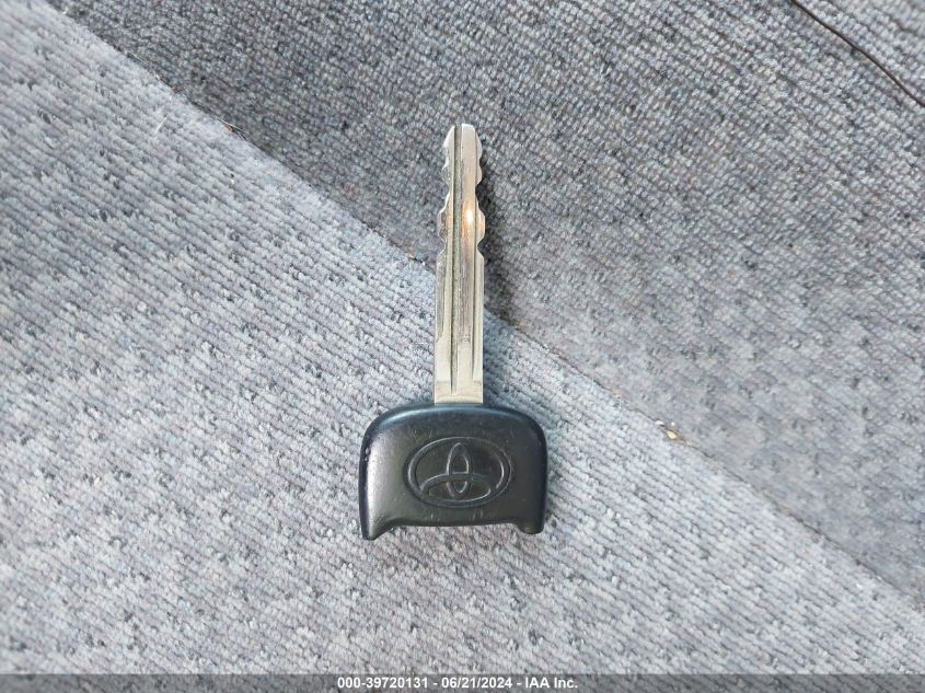 2000 Toyota Camry Le VIN: 4T1BG22K1YU008588 Lot: 39720131