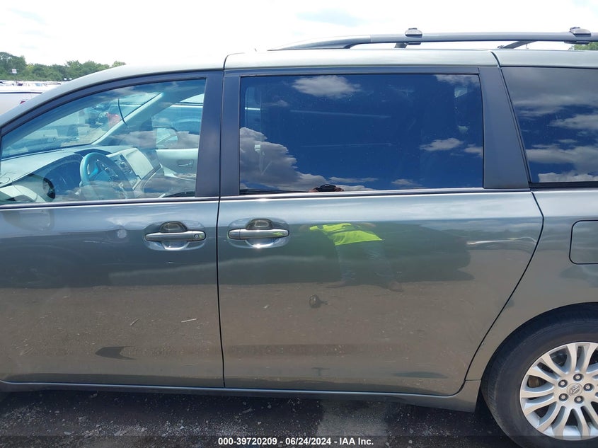 2013 Toyota Sienna Xle V6 8 Passenger VIN: 5TDYK3DC7DS367547 Lot: 39720209