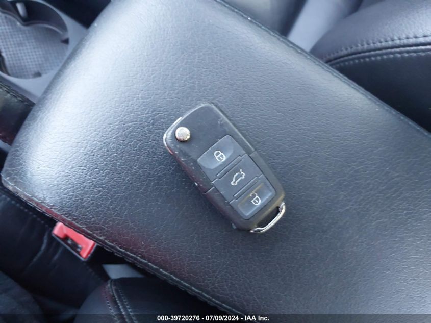 2002 Volkswagen Passat Glx VIN: WVWRH63B72E208690 Lot: 39720276