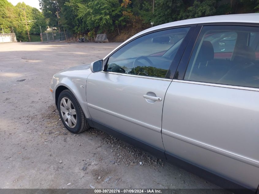 2002 Volkswagen Passat Glx VIN: WVWRH63B72E208690 Lot: 39720276