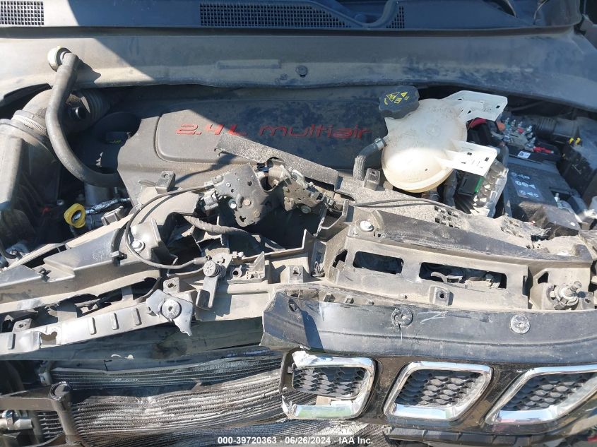 2018 Jeep Compass Limited 4X4 VIN: 3C4NJDCB8JT136064 Lot: 39720363