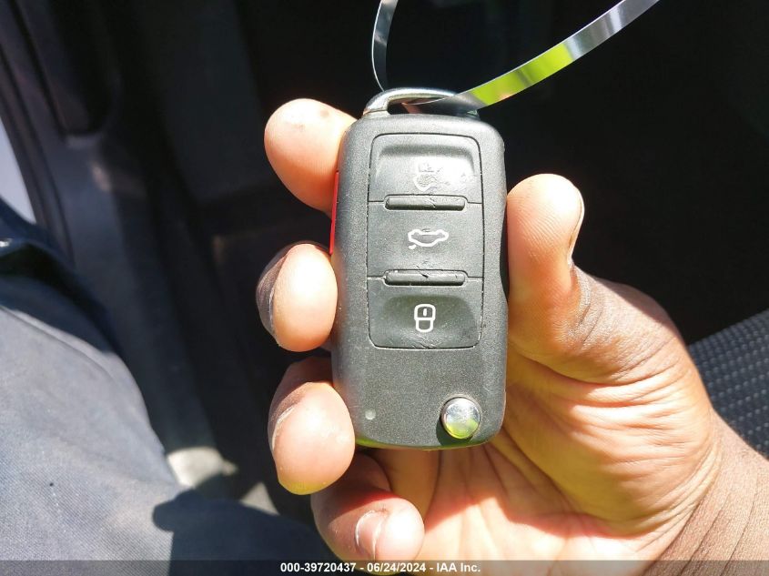 2018 Volkswagen Passat 2.0T R-Line/2.0T S VIN: 1VWAA7A31JC011816 Lot: 39720437