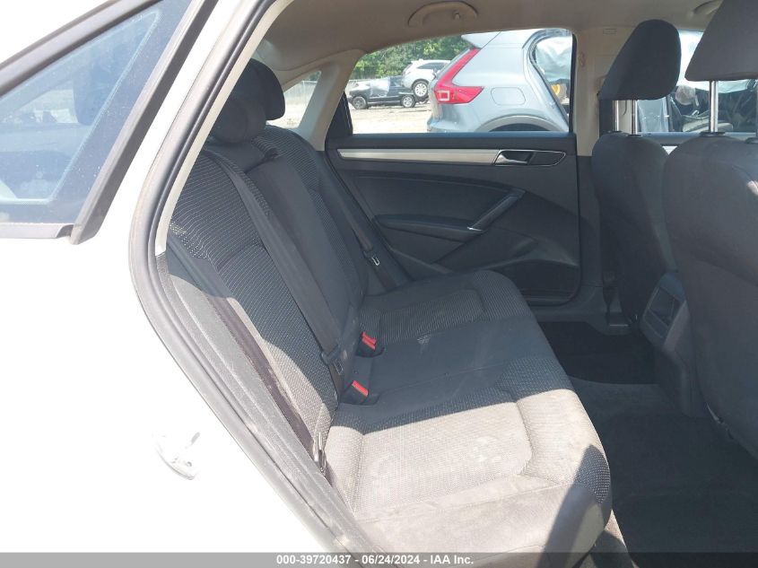 2018 Volkswagen Passat 2.0T R-Line/2.0T S VIN: 1VWAA7A31JC011816 Lot: 39720437