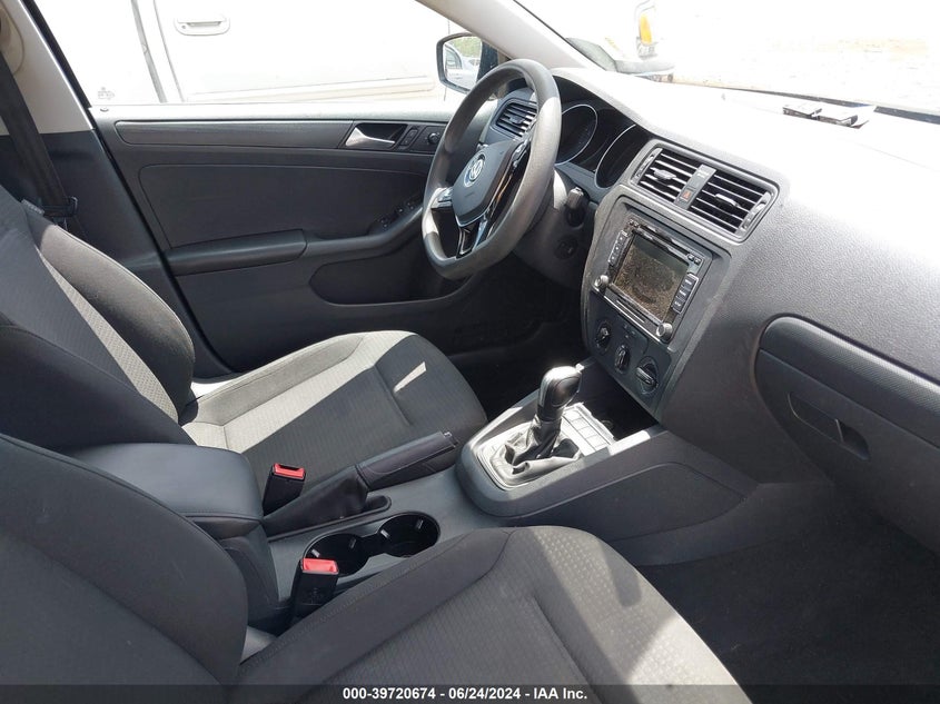 2015 VOLKSWAGEN JETTA 2.0L S - 3VW2K7AJ6FM409738