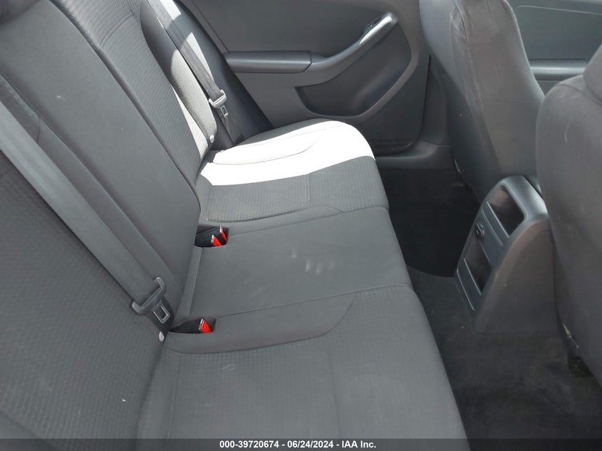 2015 VOLKSWAGEN JETTA 2.0L S - 3VW2K7AJ6FM409738