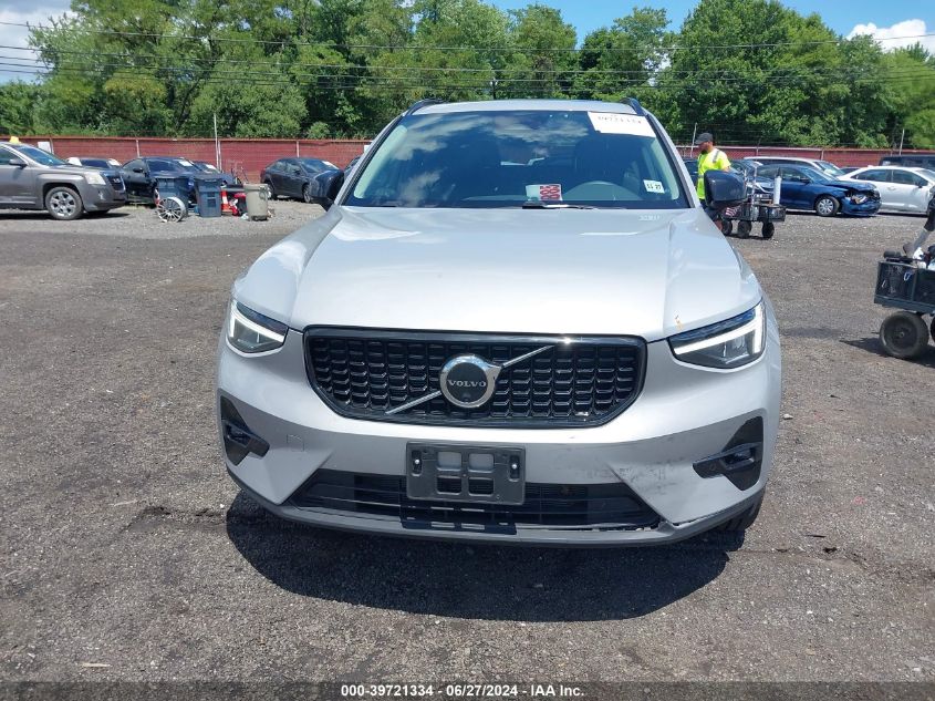 2023 Volvo Xc40 B5 Plus Dark Theme VIN: YV4L12UW0P2930805 Lot: 39721334