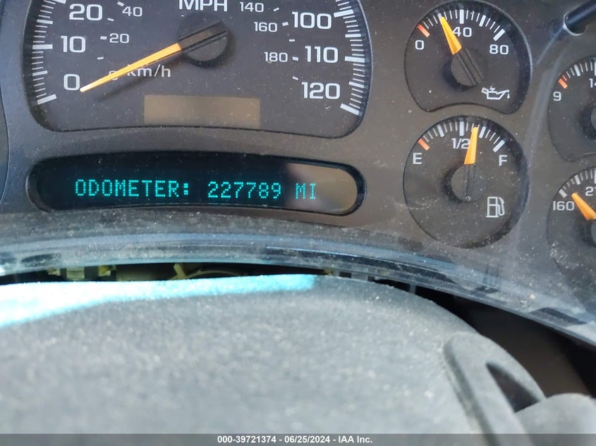 2004 Chevrolet Silverado K2500 Heavy Duty VIN: 1GCHK23UX4F207411 Lot: 39721374