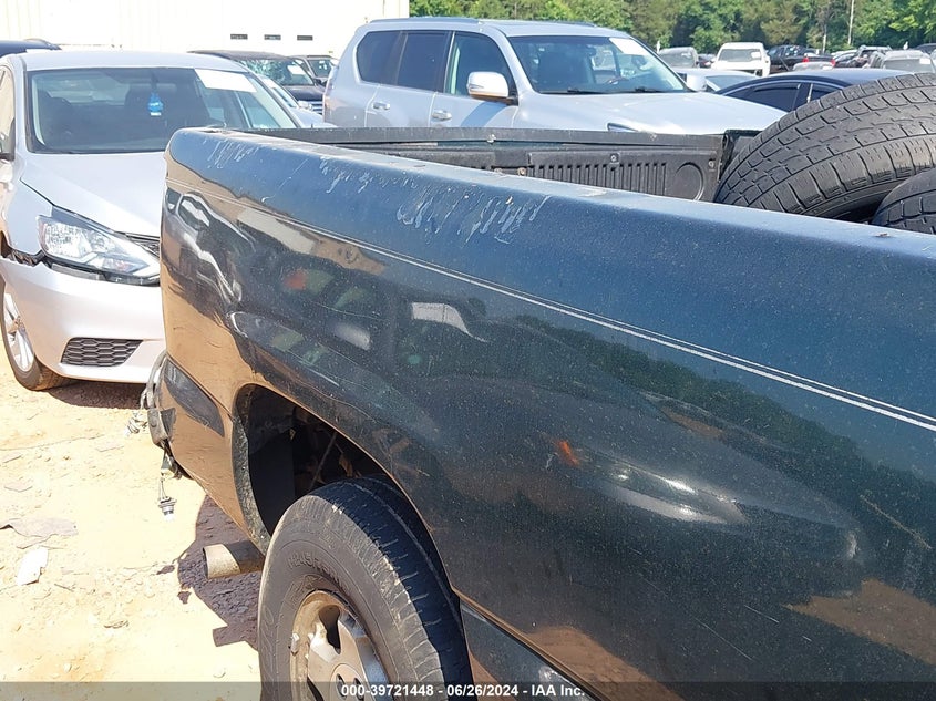 2001 Chevrolet Silverado 1500 C1500 VIN: 2GCEC19V211278437 Lot: 39721448