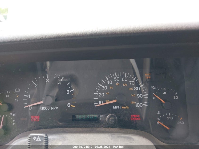 2001 Jeep Cherokee Sport VIN: 1J4FF48S21L585308 Lot: 39721510