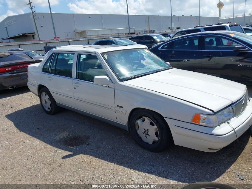 1998 Volvo S90 VIN: YV1KS9605W1135244 Lot: 39721894