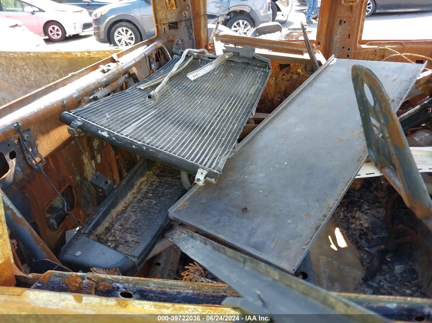 2003 Ford F-250 Lariat/Xl/Xlt VIN: 1FTNW21PX3ECO5067 Lot: 39722036