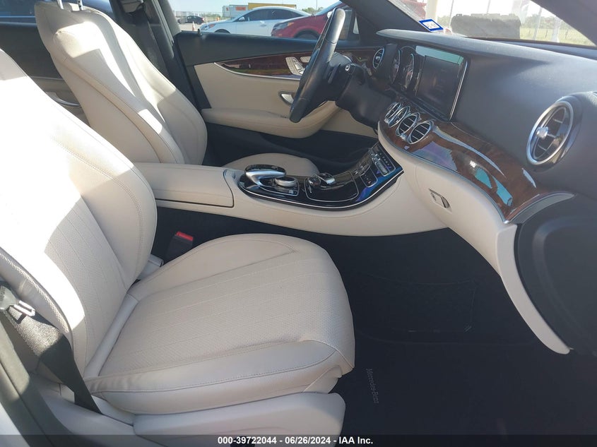 2018 MERCEDES-BENZ E 300 VIN: WDDZF4JB4JA410220