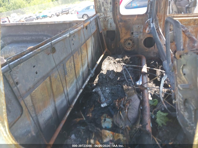 2001 Dodge Ram 1500 VIN: 1B7HF13Z21J270070 Lot: 39723086