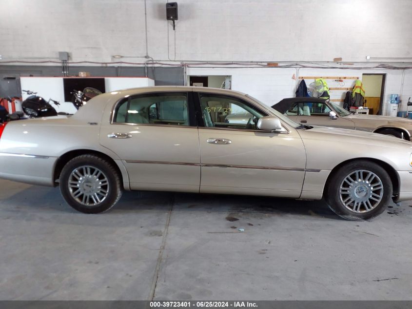 2007 Lincoln Town Car Signature Limited VIN: 1LNHM82W97Y627441 Lot: 39723401