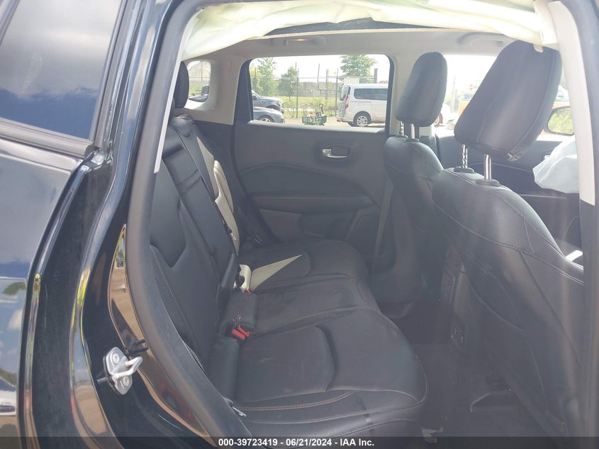 VIN 3C4NJDCB1JT190600 2018 JEEP COMPASS LIMITED 4X4