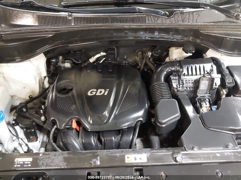 2016 Hyundai Santa Fe Sport 2.4L VIN: 5XYZTDLB8GG369695 Lot: 39723707