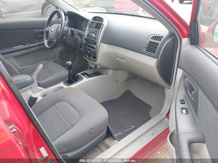 2005 Kia Spectra5 VIN: KNAFE161555120188 Lot: 39723767