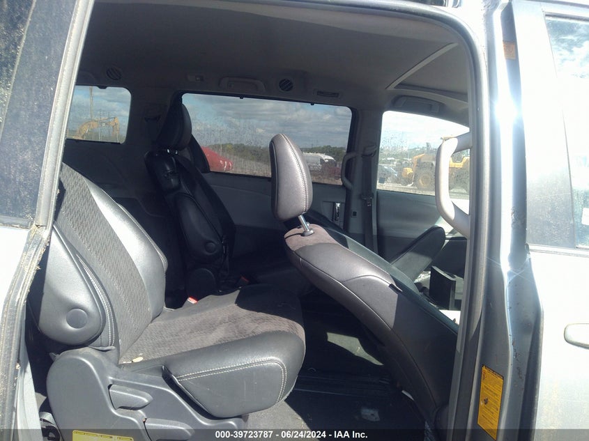 2011 Toyota Sienna Se VIN: 5TDXK3DC0BS074310 Lot: 39723787