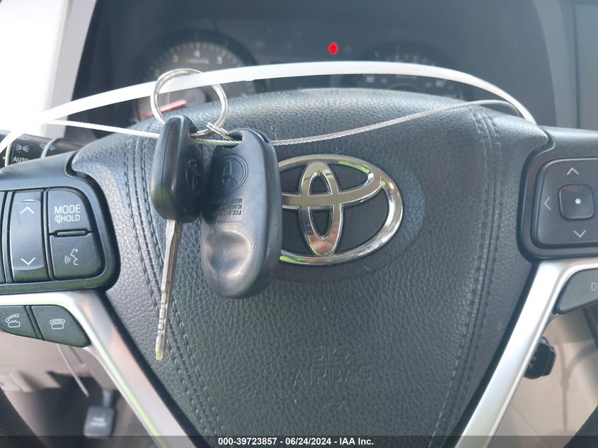 2015 Toyota Sienna Le 8 Passenger VIN: 5TDKK3DC9FS539974 Lot: 39723857