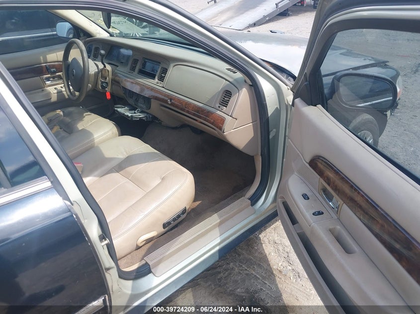 2005 Mercury Grand Marquis Gs VIN: 2MEFM74W05X639637 Lot: 39724209