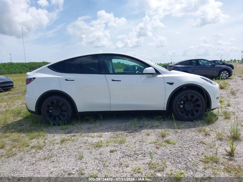 2024 Tesla Model Y Long Range/Rwd VIN: 7SAYGDED9RF093295 Lot: 39724433