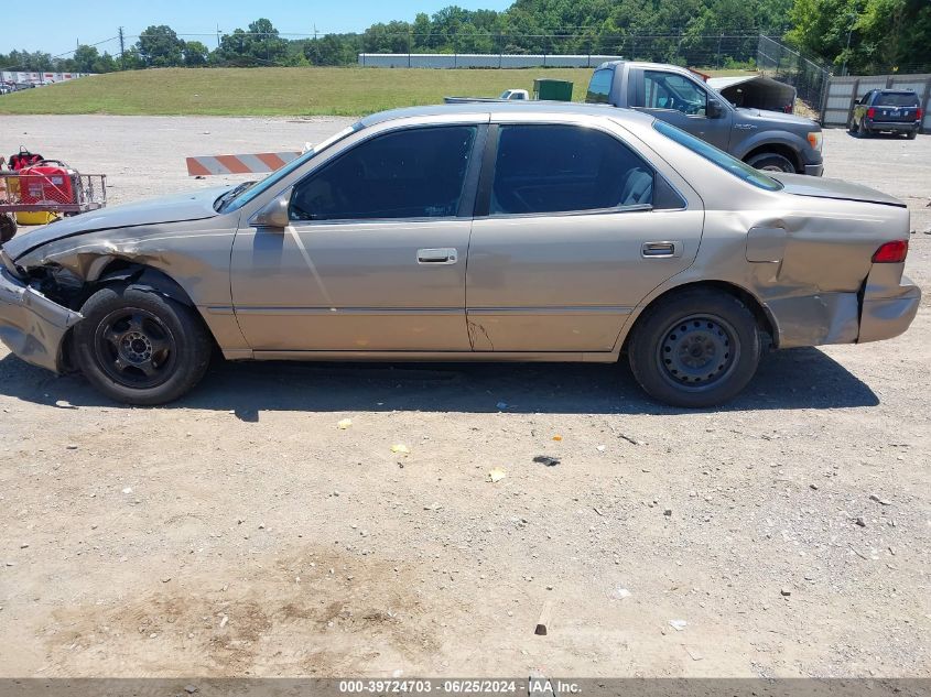 1999 Toyota Camry Le VIN: 4T1BG22K0XU490176 Lot: 39724703