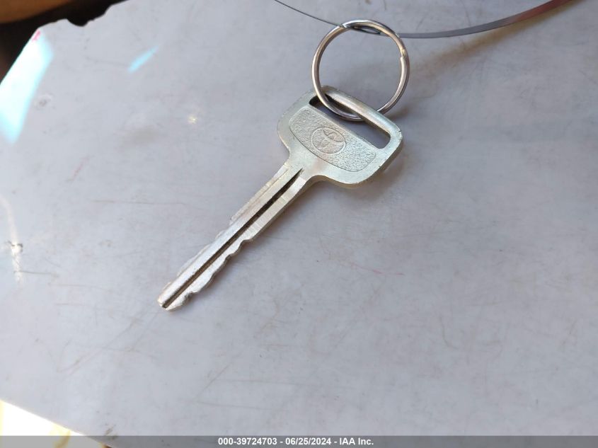 1999 Toyota Camry Le VIN: 4T1BG22K0XU490176 Lot: 39724703