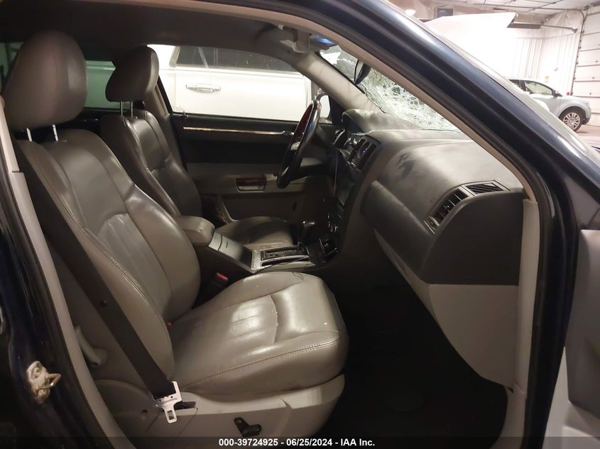 2006 Chrysler 300C VIN: 2C3KA63HX6H156906 Lot: 39724925